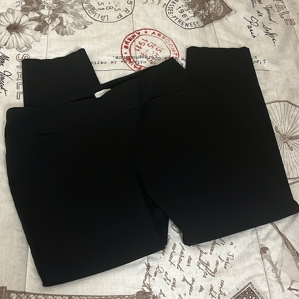 ❤️ 3/$15 
Van Heusen Black Slacks Size 16 Short